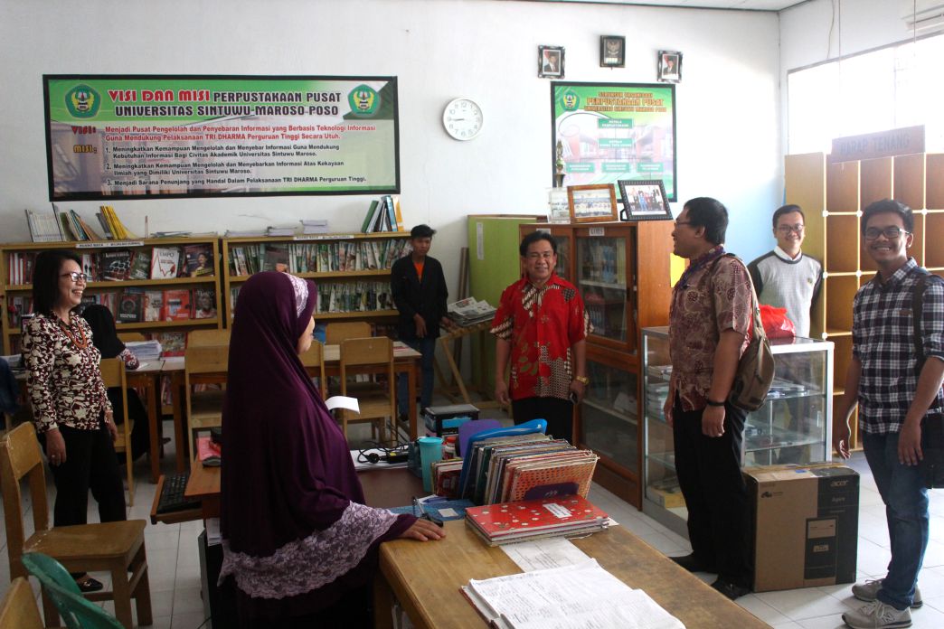 Perwakilan BI Sulteng Mengunjungi Perpustakaan (Humas UNSIMAR)
